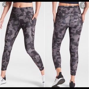 NWOT Athleta Lighting Camo leggings